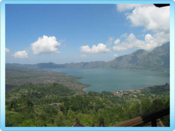 バトゥール湖を見下ろすバリ一の景勝地キンタマーニ高原 2